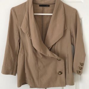 Light jacket with pockets